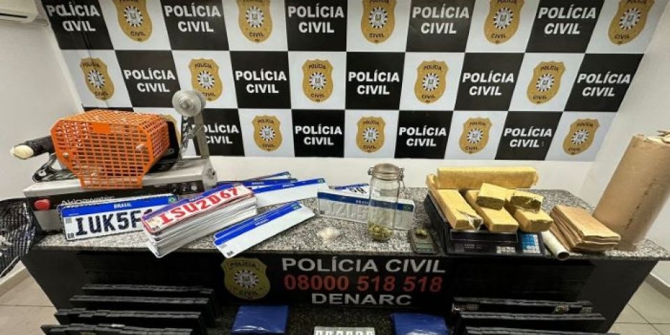 PC desarticula fábrica clandestina de placas de veículos em Alvorada   