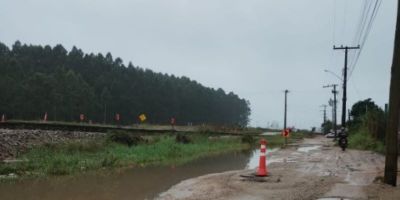 Moradores reclamam de condição de via às margens da BR-116 em Camaquã