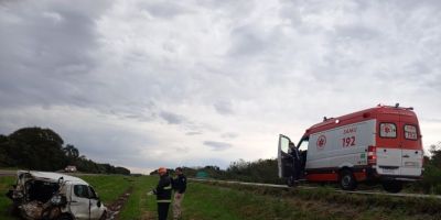 Motorista fica ferida após saída de pista na BR-116 em Camaquã