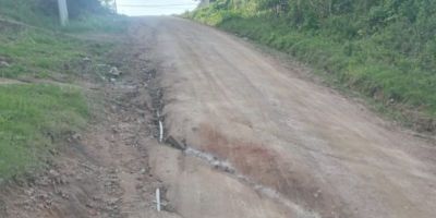 Moradores reclamam de problema em encanamento da Corsan em Amaral Ferrador    