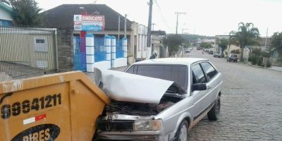 Motorista choca-se contra container em Camaquã