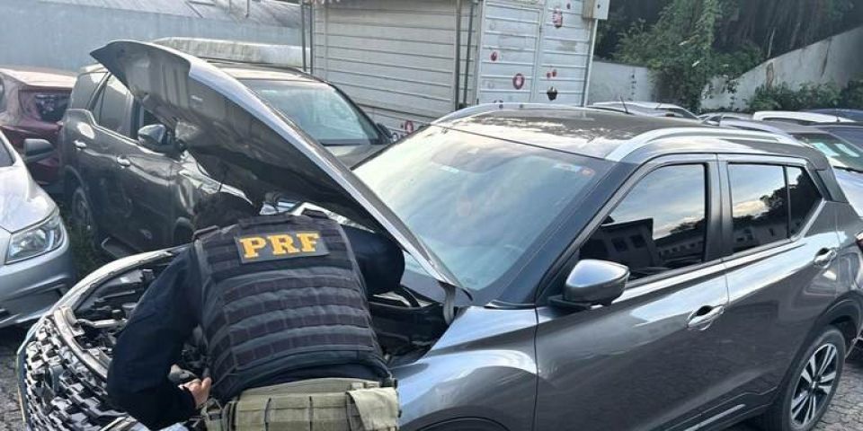 Carro roubado no RS é recuperado na BR-101 em SC