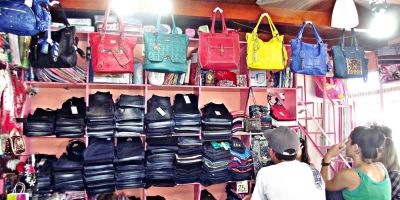 Publicidade: Talita e Noemi Modas dispõe de diversos tipos de bolsas femininas