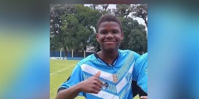 Haitiano de 12 anos morre durante partida de futebol no RS