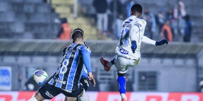 Grêmio leva dois gols em intervalo de dois minutos e perde mais uma no Brasileirão