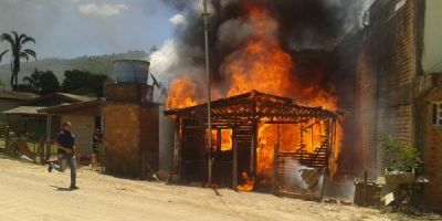 Incêndio destrói residência em Cerro Grande do Sul