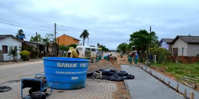 Pavimentação das Ruas Cristal e Miguel Lopes de Almeida em fase de conclusão