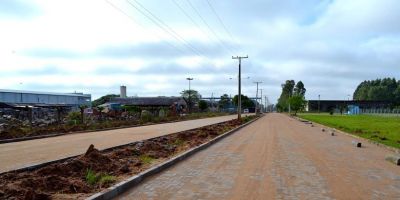 Concluída pavimentação da Avenida Dorval Ribeiro, no Distrito Industrial em Camaquã