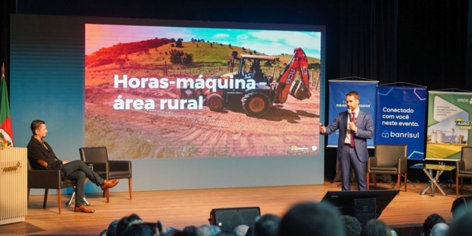 Eduardo Leite fala sobre ações de retomada em congresso da Famurs