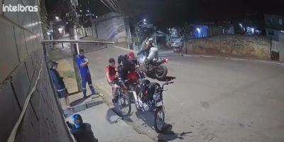 VÍDEO: colisão frontal entre duas motos deixa um morto e outro gravemente ferido no RJ