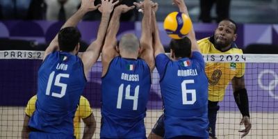 Brasil é superado pela Itália na estreia do vôlei masculino em Paris