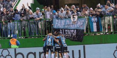 Grêmio vence o Vasco por 1 a 0 e sai do Z-4 do Brasileirão