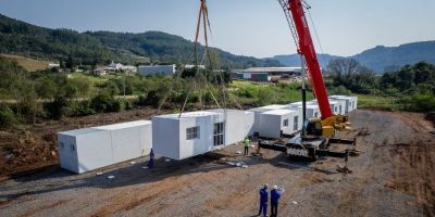 Governo estadual inicia instalação de casas temporárias em Encantado    