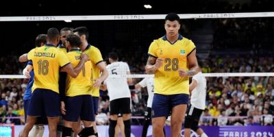 Vôlei masculino: Brasil vence Egito e se garante nas quartas em Paris