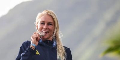 Tati Weston-Webb fica com prata no surfe feminino em Paris 2024