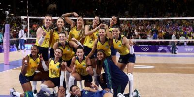 Brasil vence República Dominicana e vai à semifinal no vôlei feminino