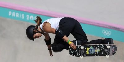 Dora Varella se classifica à final por medalhas no skate park em Paris