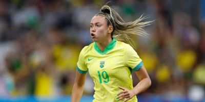 Brasil derrota Espanha e garante lugar na final do futebol feminino em Paris  