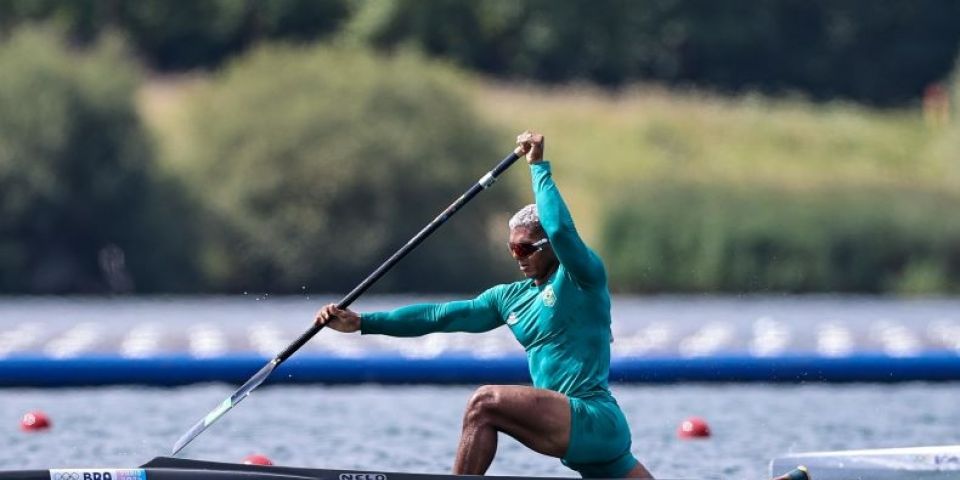 Isaquias Queiroz avança direto à semifinal da canoa individual