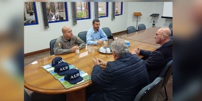 Comandante do 30°BPM realiza visita à AUD em Camaquã