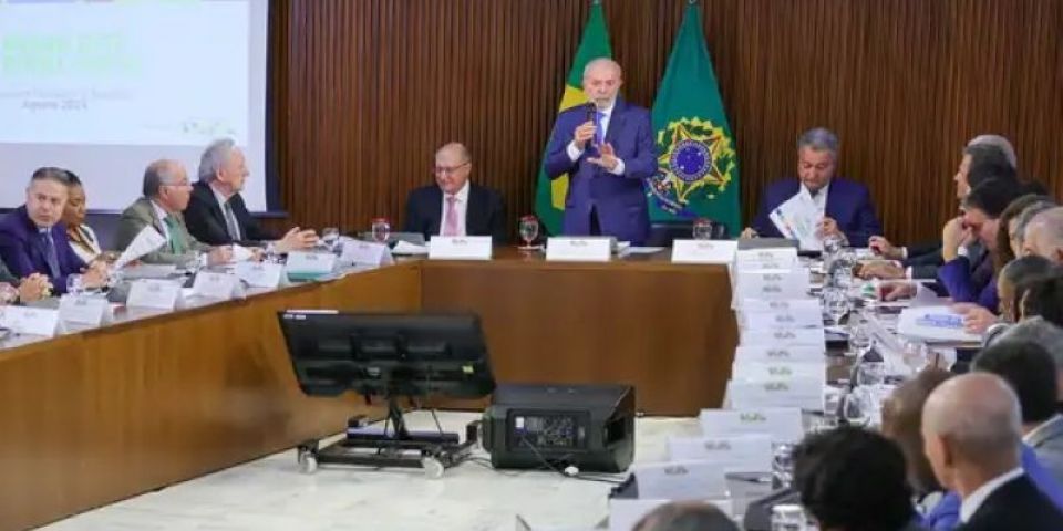 Presidente do Brasil orienta ministros a não criarem novos programas   