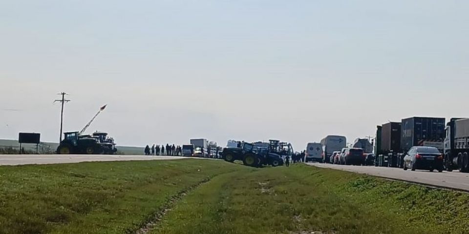 SOS Agro RS convoca para "dia de luto" nesta sexta-feira (16) no RS