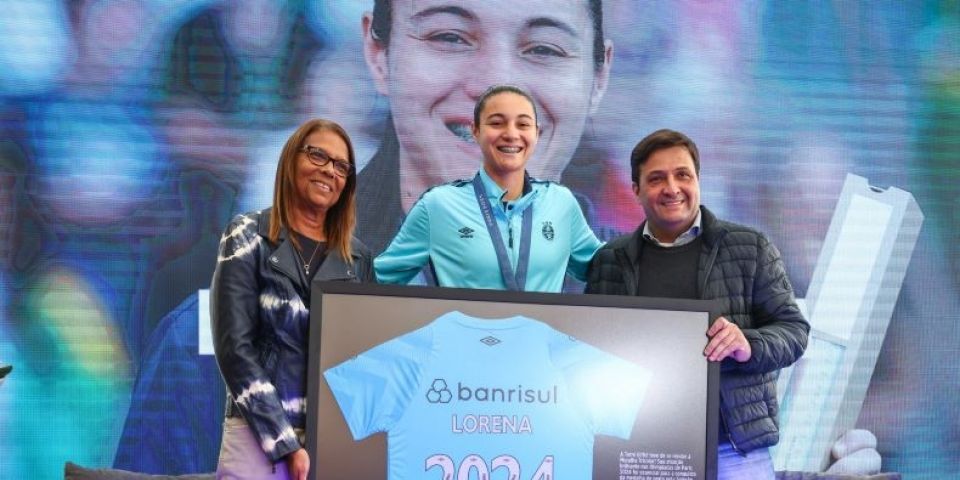 Goleira Lorena é homenageada pelo Grêmio pela conquista olímpica em Paris 2024