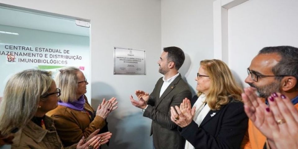 Eduardo Leite inaugura nova central estadual de armazenamento de vacinas      