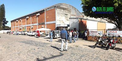 Com apoio de sindicatos, funcionários de metalúrgica realizam manifestação nesta terça em Camaquã