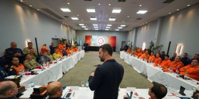 Eduardo Leite destaca integração e agradece apoio de bombeiros de todo o país no enfrentamento às enchentes