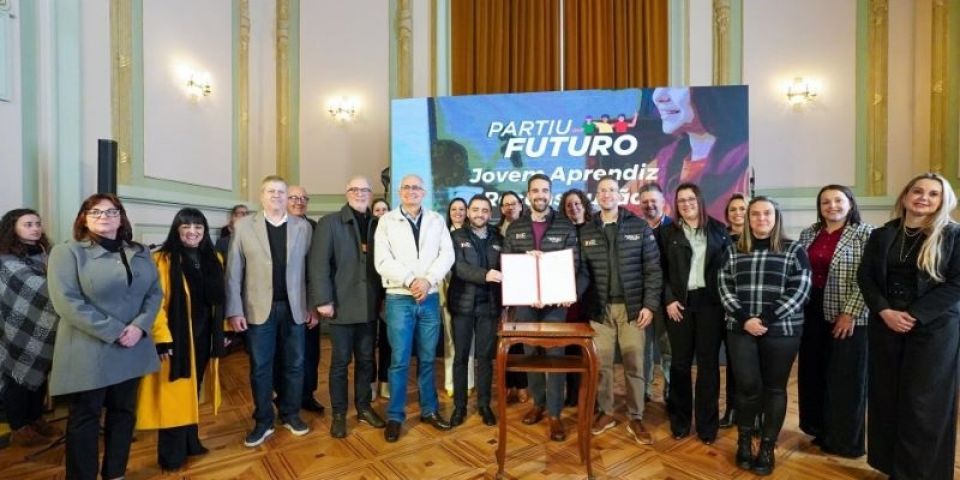 Ações voltadas para inclusão produtiva de jovens são destaque em solenidade no Palácio Piratini
