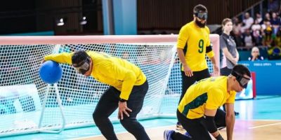 Atual campeão, goalball do Brasil supera França na estreia em Paris