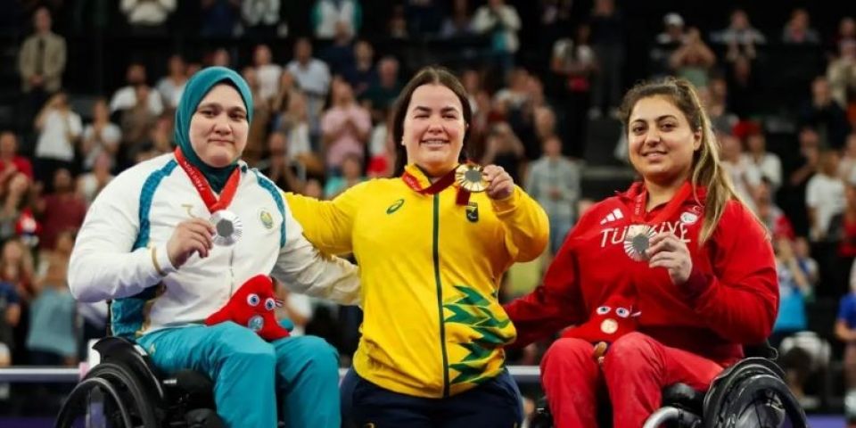 Mariana D’Andrea bate recorde e fica com ouro no halterofilismo