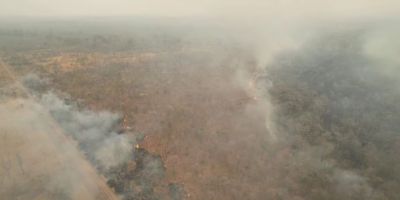 Brasil envia equipe de bombeiros para combater incêndios na Bolívia