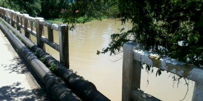 ESPAÇO DO LEITOR: moradora camaquense reclama da parte da guard-rail da ponte que caiu