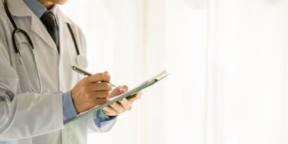 Falso médico é preso realizando plantão sem formação em medicina na Serra Catarinense
