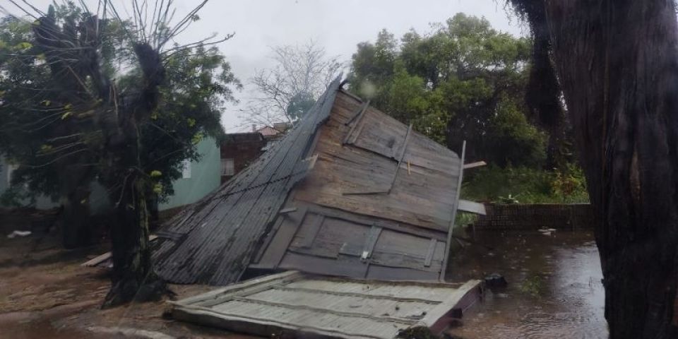 Tempestade deixa rastros de destruição em Camaquã; 700 pessoas estão fora de casa