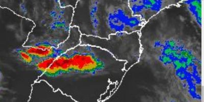 Previsão para terça-feira é de chuvas intensas e ventos acima de 100km/h