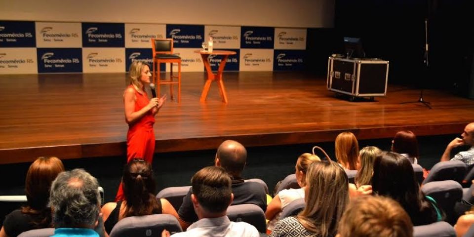 SMICS realiza painel com Simone Leite