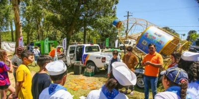 Ação de limpeza e sensibilização da orla do lago Guaíba é realizada em Belém Novo