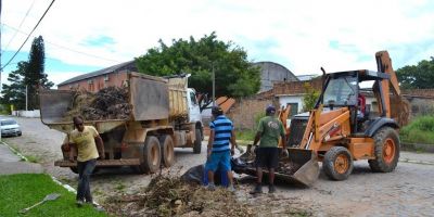Infraestrutura realiza patrolamentos e recolhimento de entulhos em Camaquã