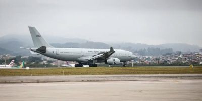 Avião com 221 brasileiros repatriados do Líbano chega em Guarulhos