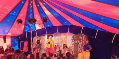 Circo Tcheatro Xebebéu realiza apresentação na EMEI Cecy Ribeiro Dias, em Camaquã