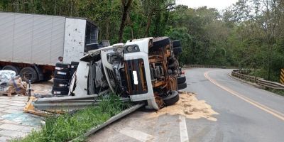 VÍDEO: motorista fica gravemente ferido em acidente com carreta na BR-262