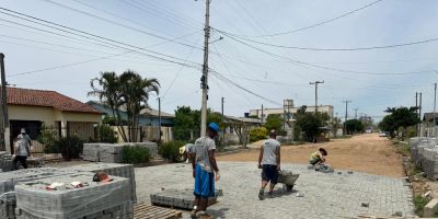 Seguem as obras de calçamento na Rua Rio Grande do Norte no bairro Olaria