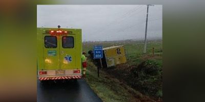 Caminhoneiro fica ferido após saída de pista na BR-116 em Camaquã