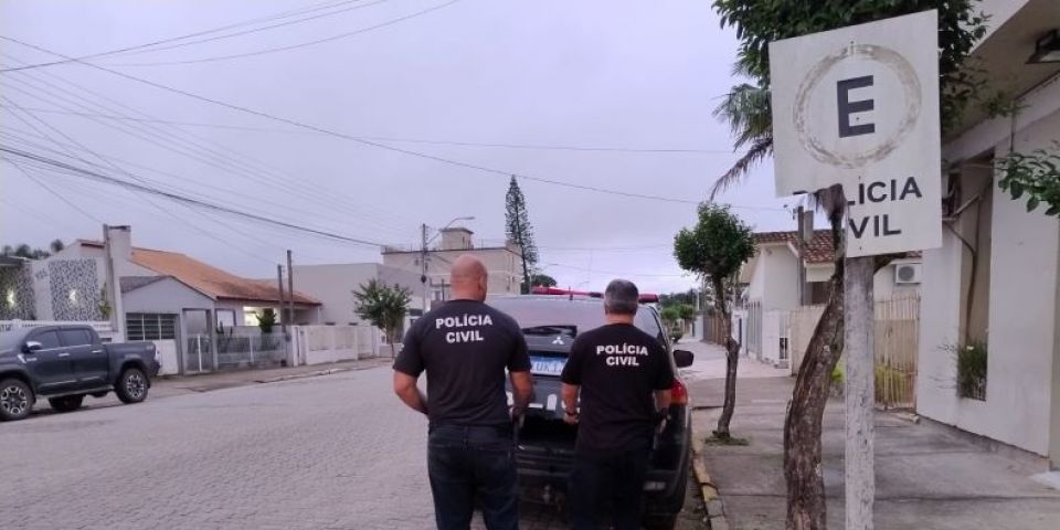 Dupla de jovens é presa por tráfico de drogas em São Lourenço do Sul