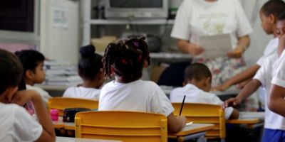 Estado envia sexto repasse emergencial de R$ 4,46 milhões para 162 escolas estaduais atingidas pelas enchentes