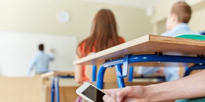 Projeto de lei que proíbe uso do celular nas escolas estaduais é aprovado em São Paulo