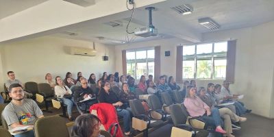 Representantes de escolas da rede municipal de Camaquã participam de palestra no IFSul